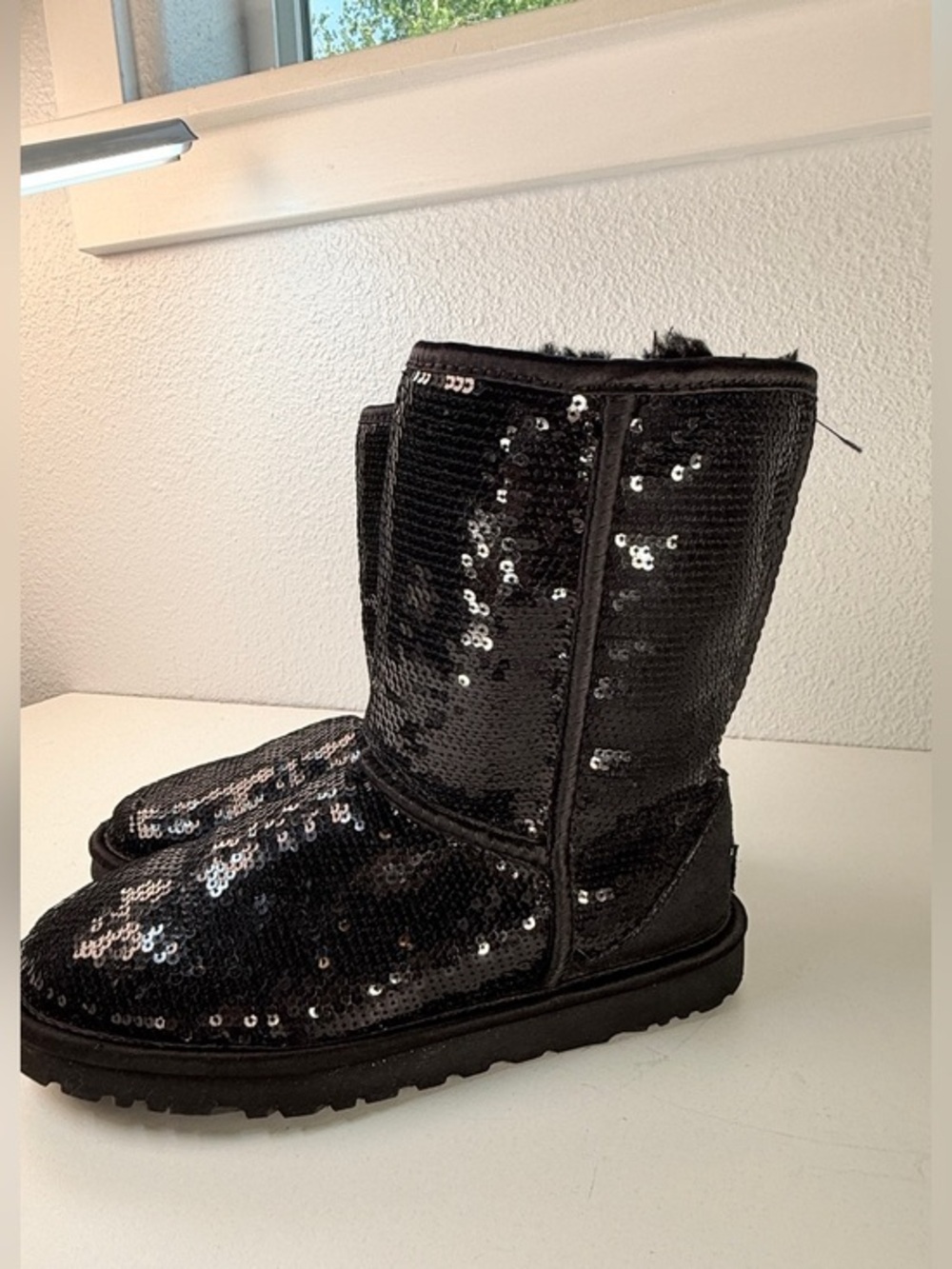 UGG Australia Black Sequin Sparkle Short Boots Womens Size 6